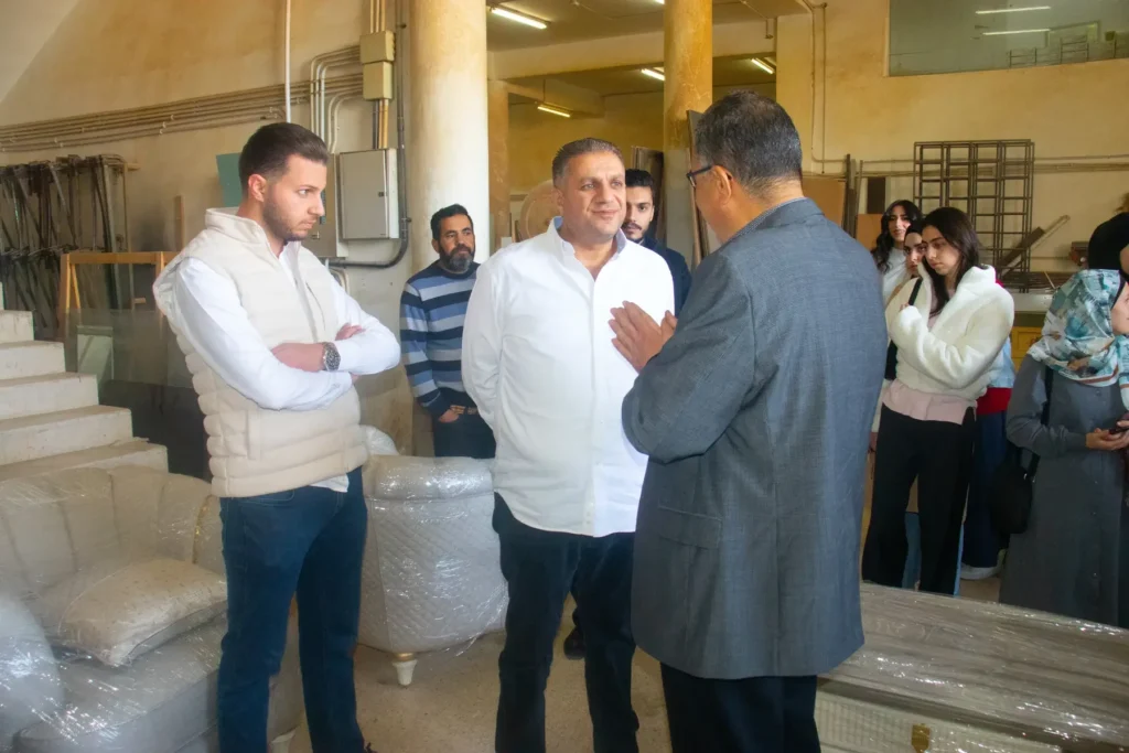 طلاب جامعة العلوم التطبيقية في مصنع أيوب استيتية مصنع أيوب استيتية للصناعات الخشبية تصنيع الأثاث الخشبي أيوب استيتية Wood Furniture Factory Ayoub Istatieh زيارة طلاب جامعة العلوم التطبيقية الخاصة قسم التصميم الداخلي إلى مصنع أيوب استيتية العالمية للصناعات الخشبية للتعرف على تصنيع الأثاث الخشبي.